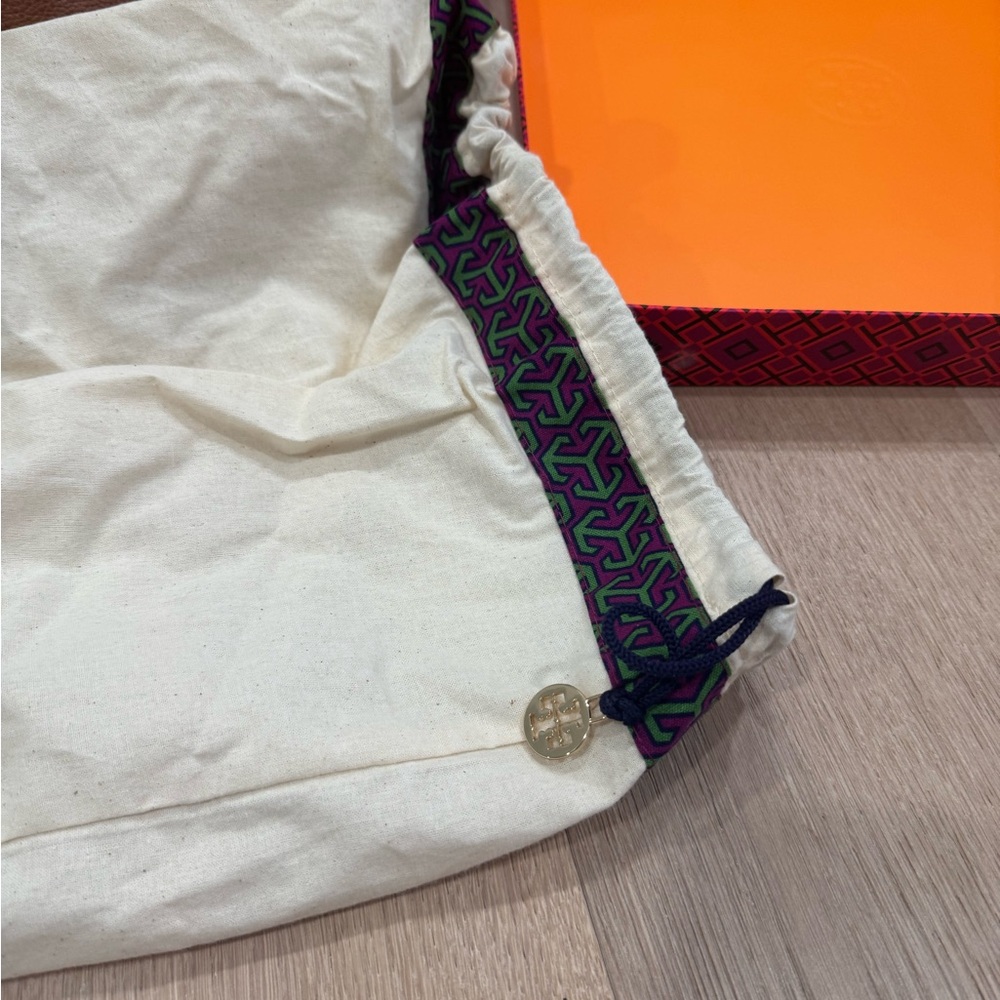 Tory Burch Chelsea lug bootie++7+Blanched Almond 70+Almond tumbled Leather - Picture 13 of 15